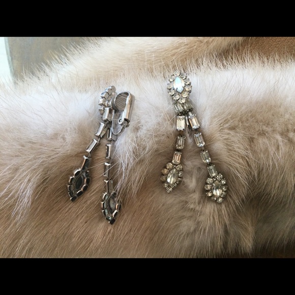 Vintage Glamorous Earrings - Picture 2 of 4